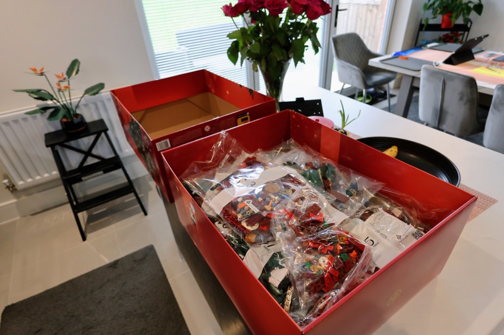 Unboxing the Family Christmas Tree Lego Set&nbsp;#41843